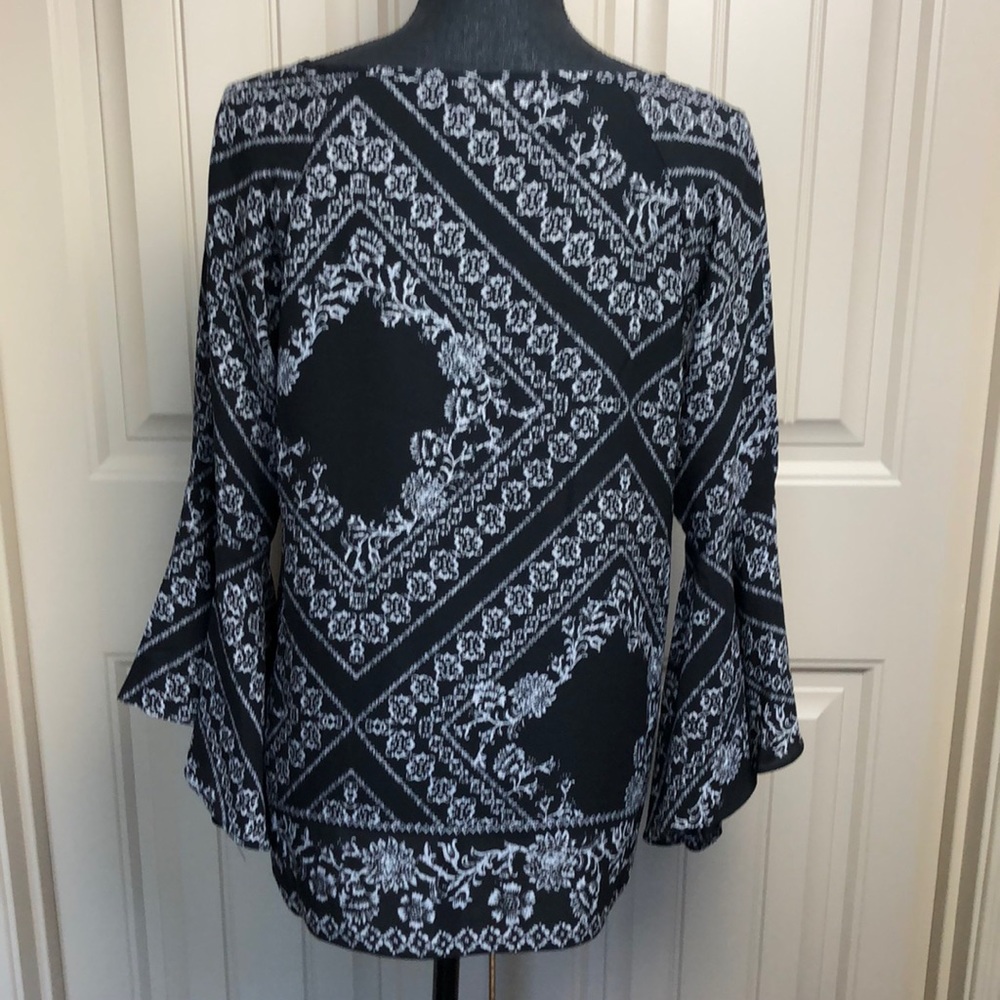 Blouse with Bell Sleeves Size XS - Picture 5 of 11